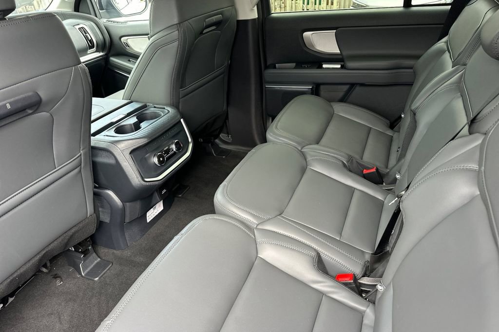 New 2026 Ford Expedition Active image 9