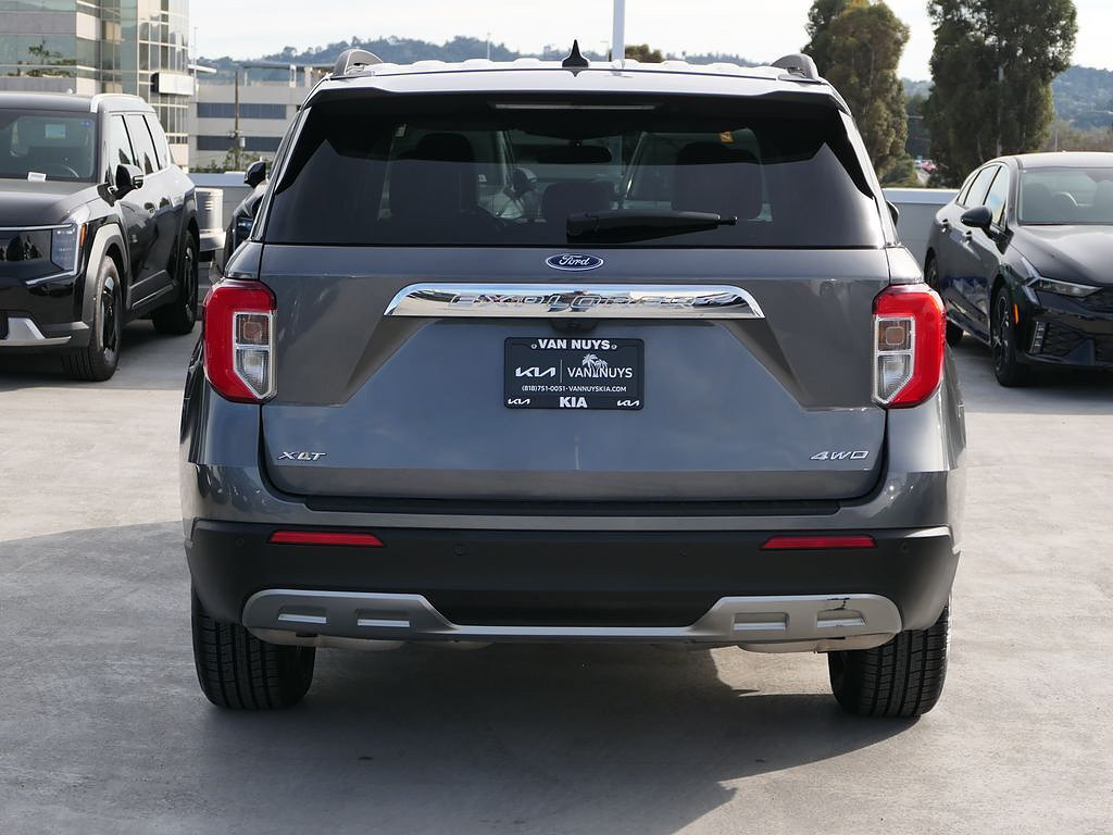 Used 2024 Ford Explorer XLT w/ Equipment Group 202A AWD/4WD image 4