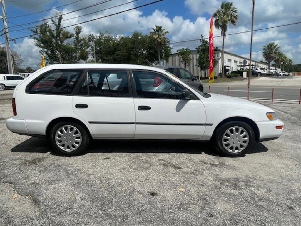 Used 1995 Toyota Corolla DX FWD image 4