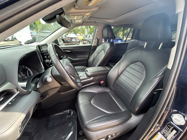 Used 2022 Toyota Highlander XLE AWD/4WD image 15