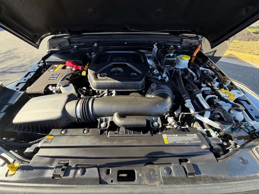 Certified 2025 Jeep Wrangler Unlimited Sahara w/ Safety Group image 16