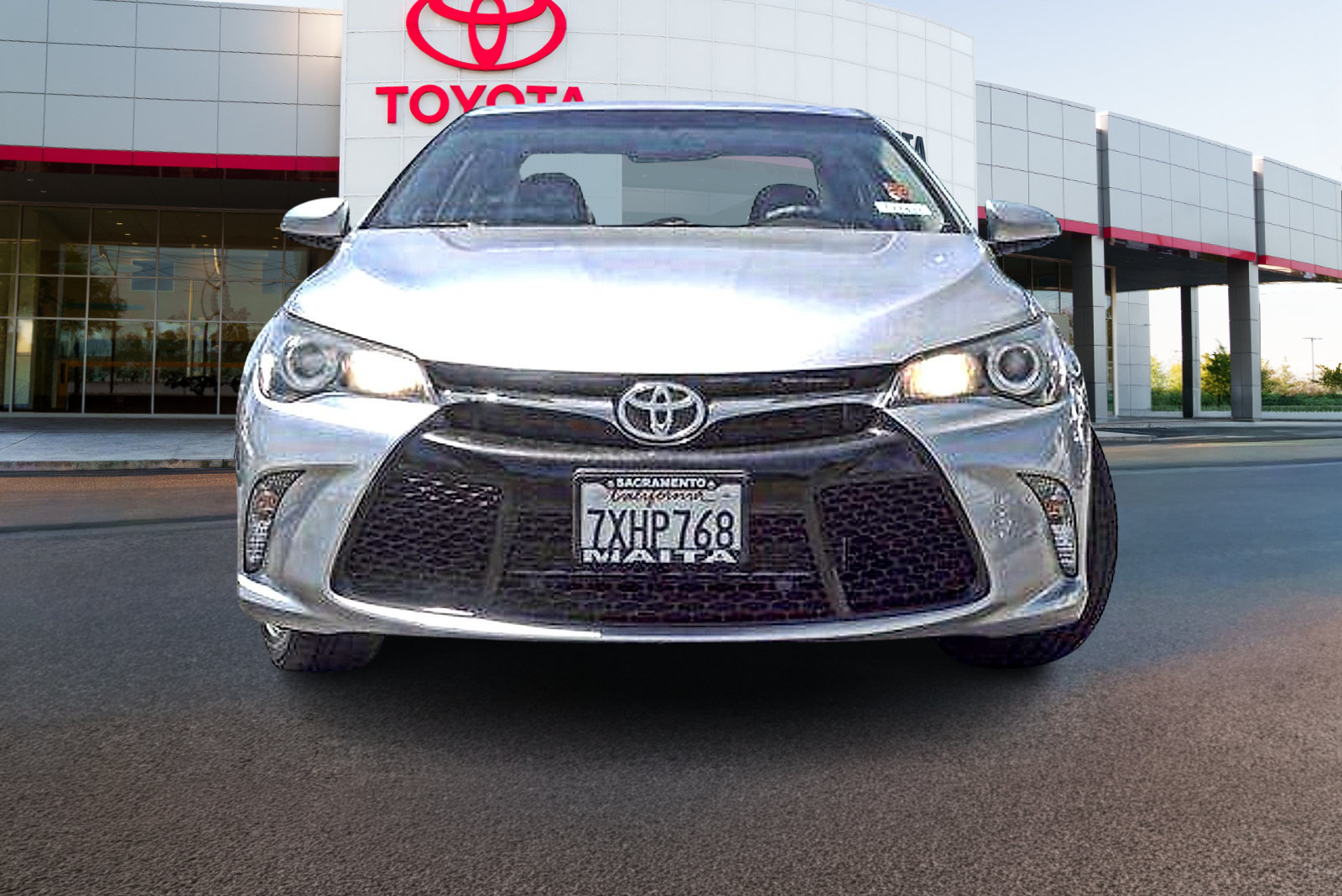 Used 2017 Toyota Camry SE FWD image 3
