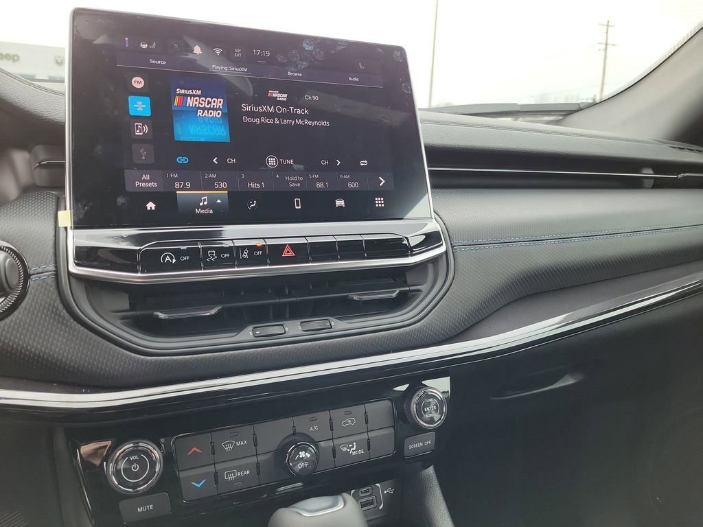 New 2026 Jeep Compass Latitude image 27