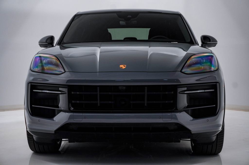 Certified 2025 Porsche Cayenne GTS AWD/4WD image 6