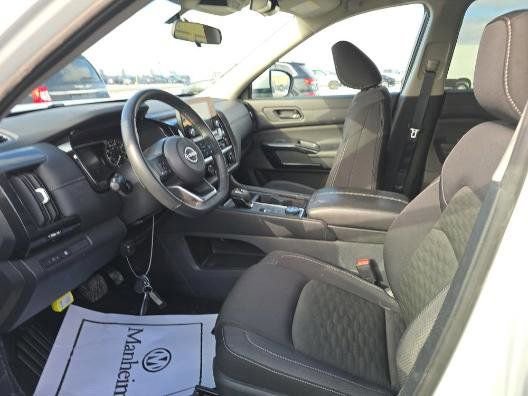 Used 2024 Nissan Pathfinder SV w/ Lighting Package (N92) image 2