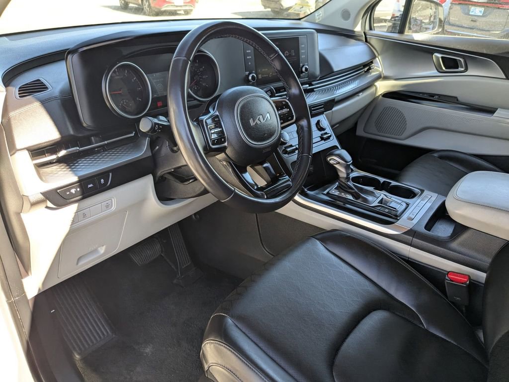 Used 2024 Kia Carnival LX image 13