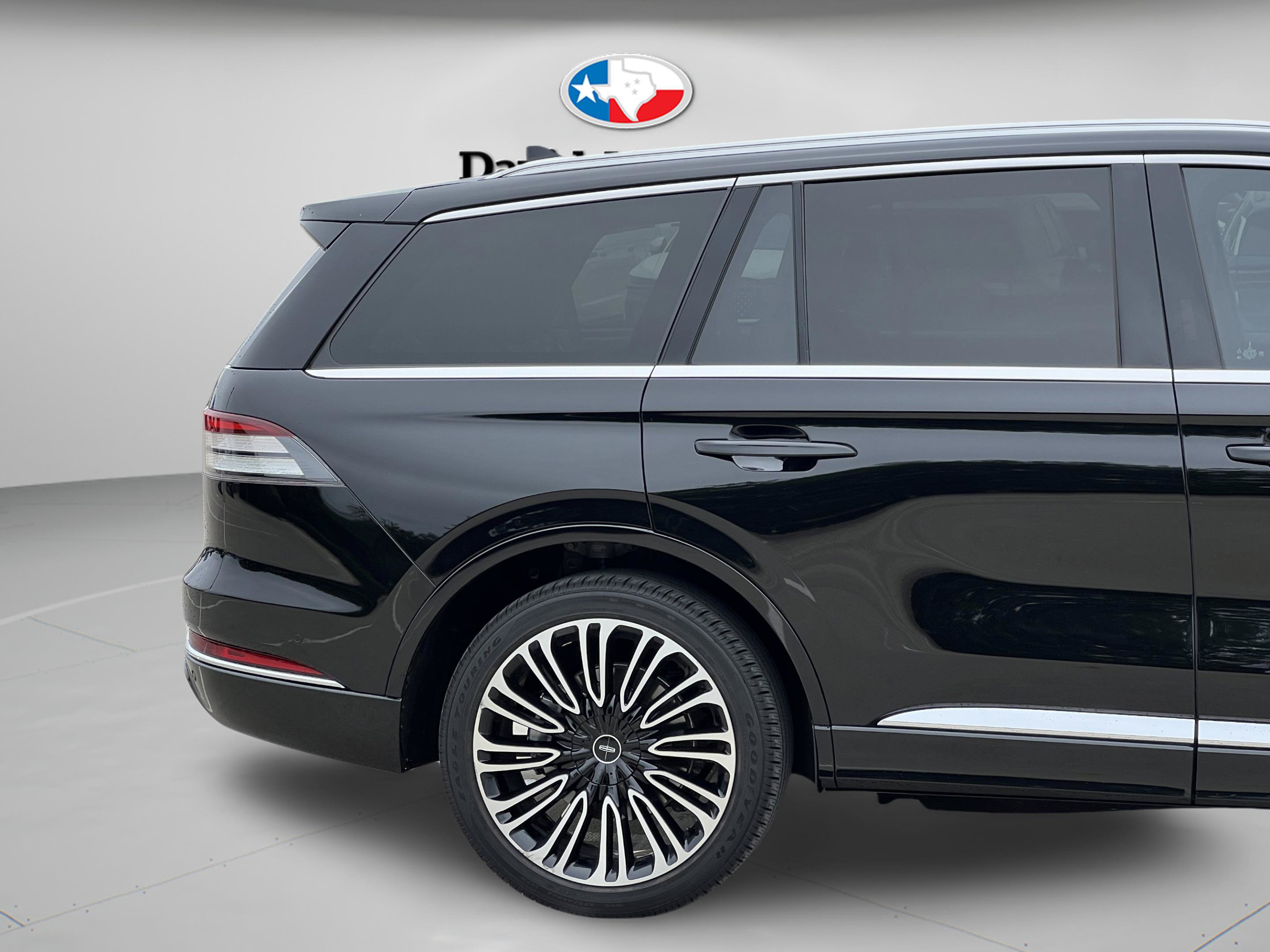 Certified 2024 Lincoln Aviator Black Label w/ Class IV Trailer Tow Package AWD/4WD image 32