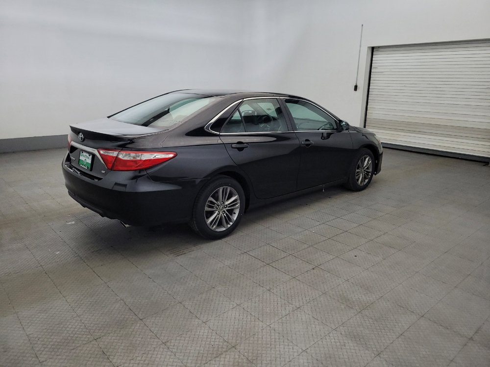 Used 2016 Toyota Camry SE w/ Moonroof Package FWD image 10