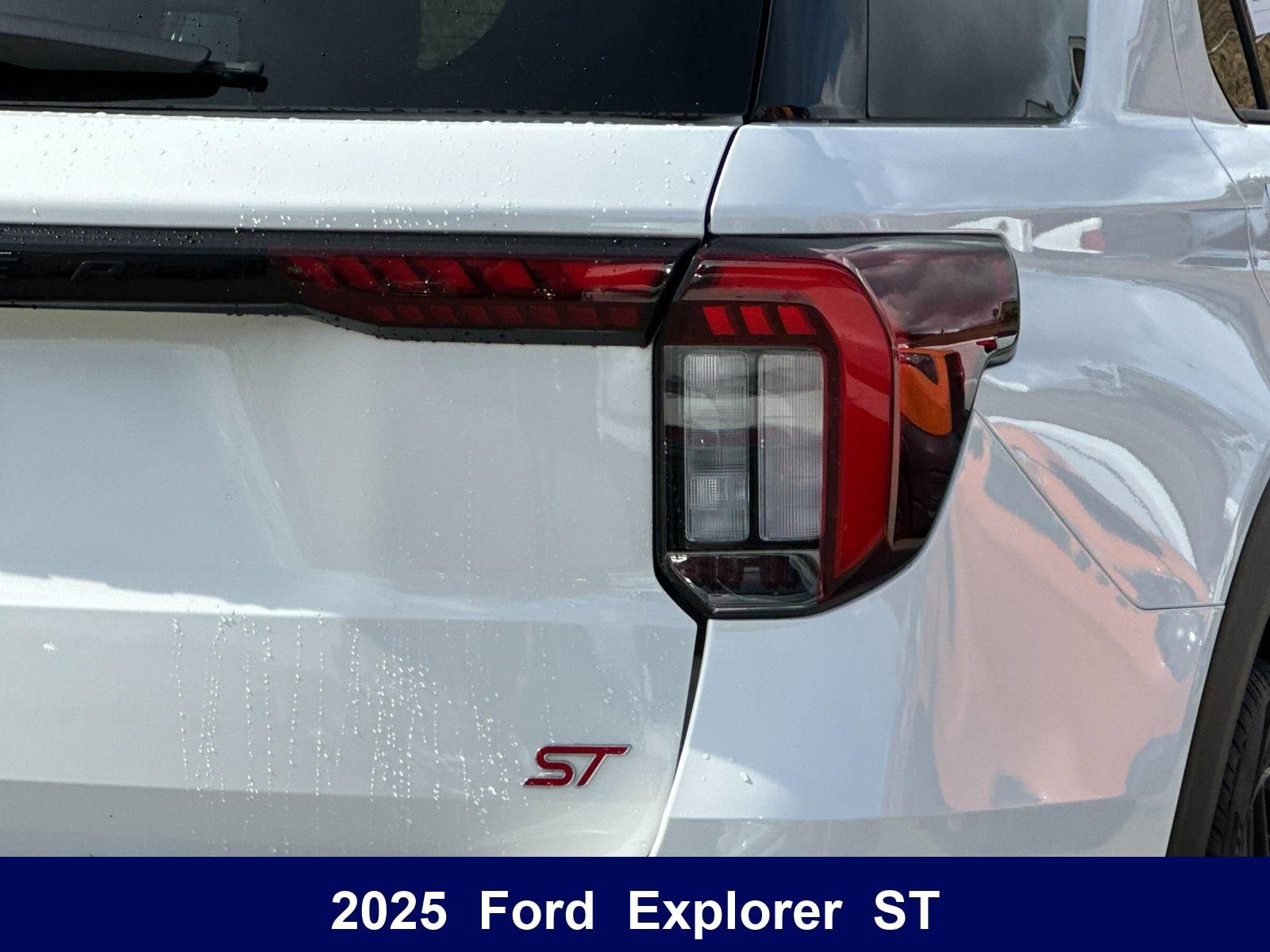 Used 2025 Ford Explorer ST AWD/4WD image 36