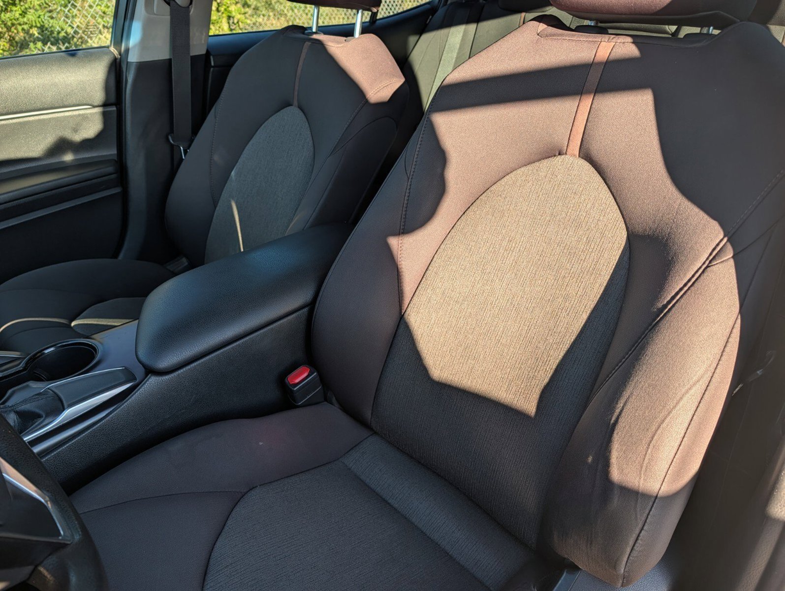 Used 2018 Toyota Camry LE FWD image 17