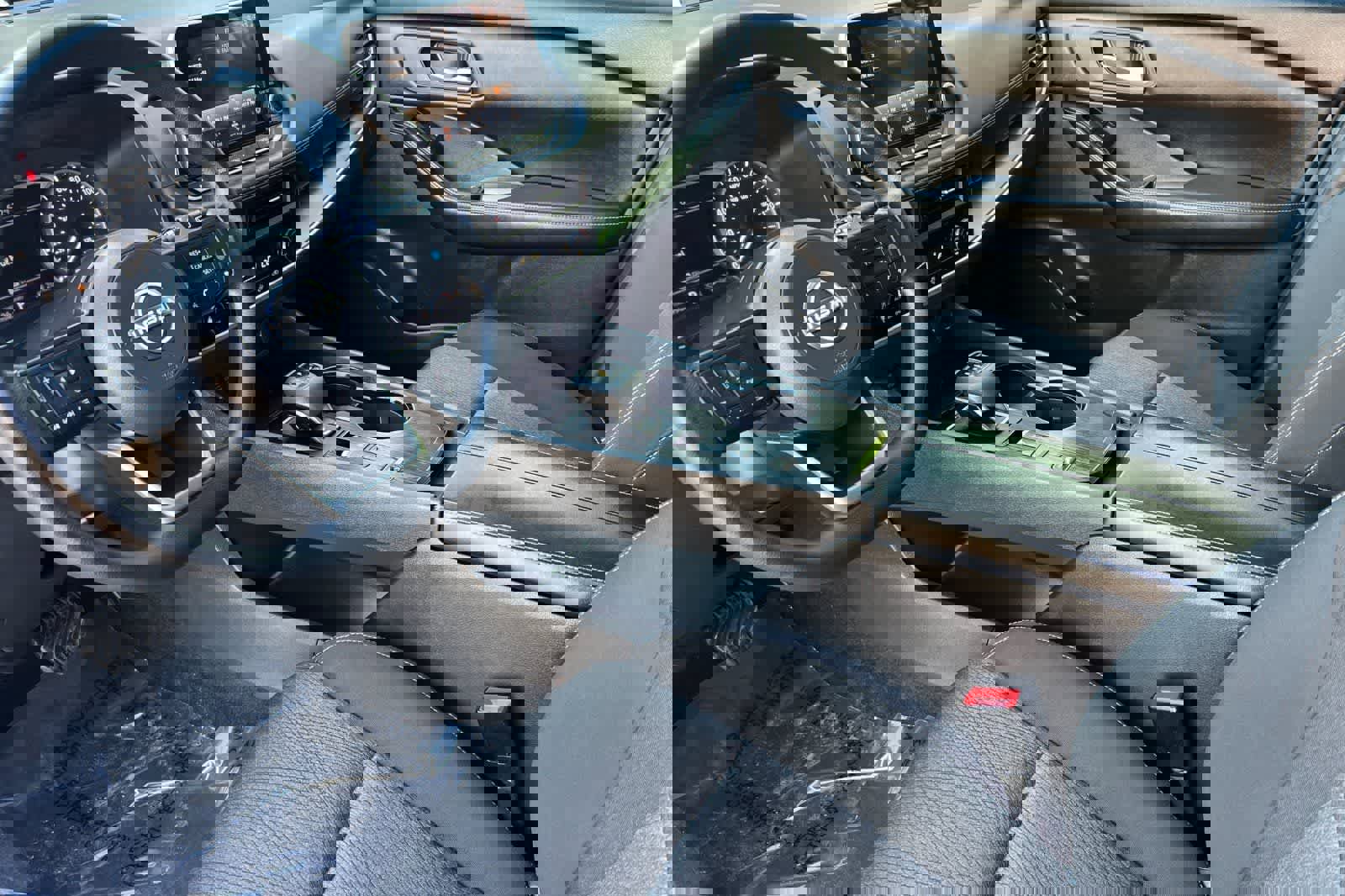 Used 2024 Nissan Rogue SV image 12