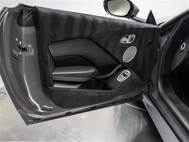 Used 2021 Aston Martin V8 Vantage Automatic image 21