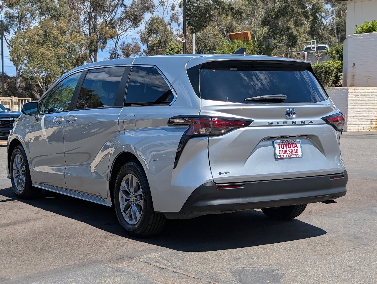 Used 2025 Toyota Sienna LE FWD image 13