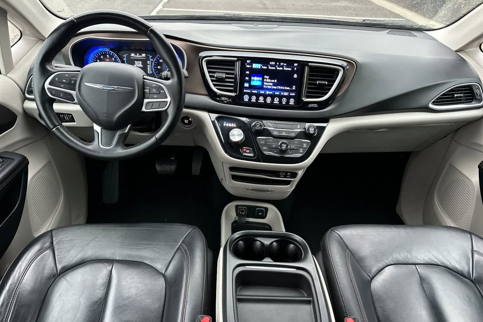 Used 2017 Chrysler Pacifica Touring-L image 3