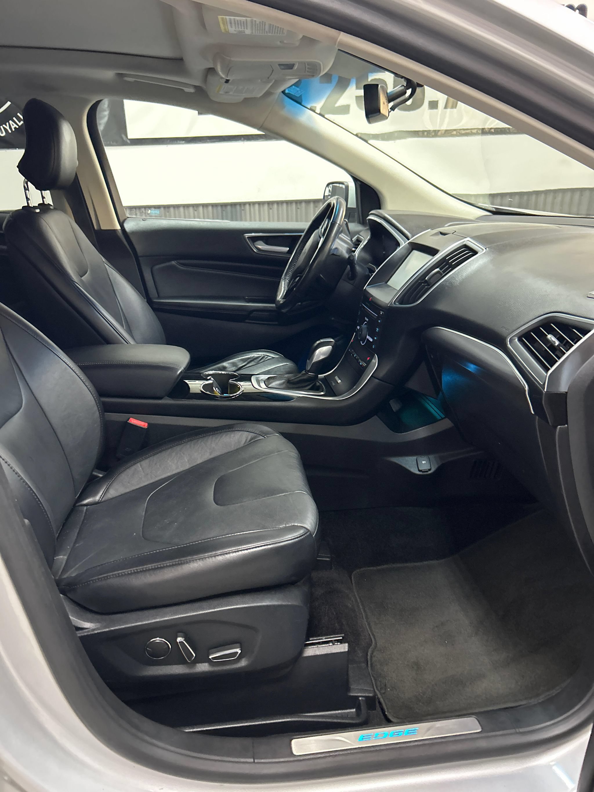 Used 2015 Ford Edge Titanium AWD/4WD image 13