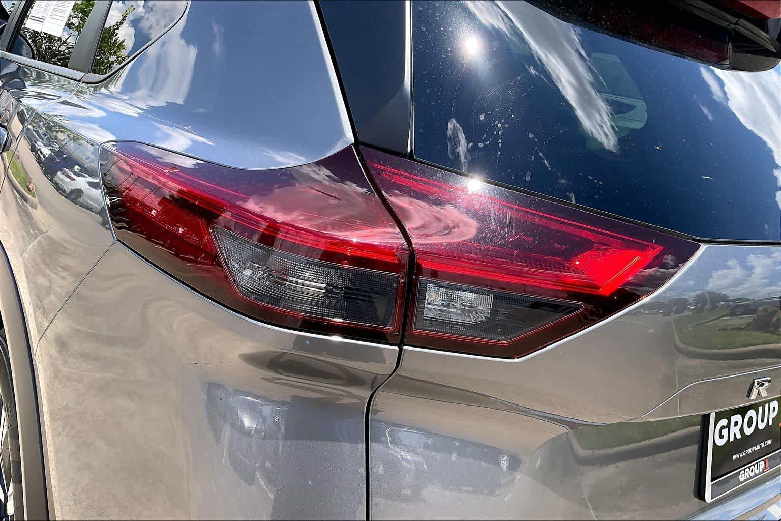 Used 2023 Nissan Rogue SV FWD image 27