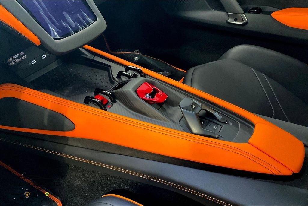 Used 2024 Lamborghini Revuelto image 15