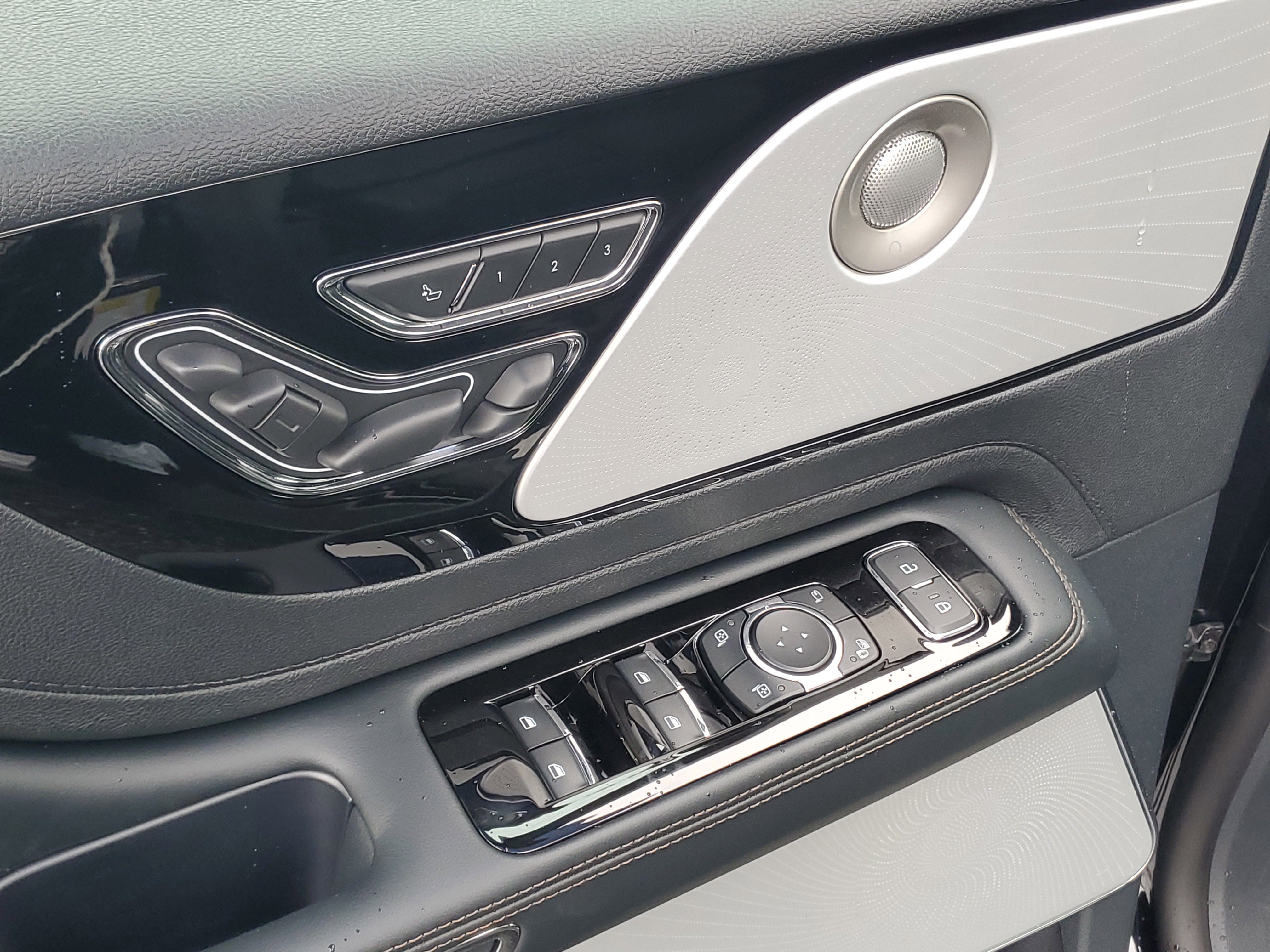 New 2026 Lincoln Aviator Reserve AWD/4WD image 8
