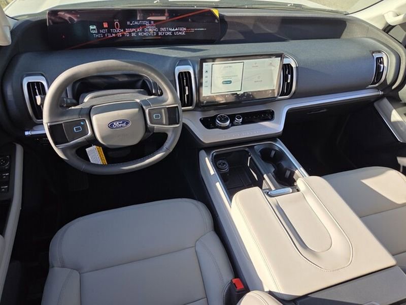 New 2026 Ford Expedition Active image 9