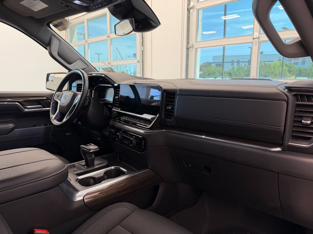 Used 2024 Chevrolet Silverado 1500 LT Trail Boss w/ Convenience Package II AWD/4WD image 18