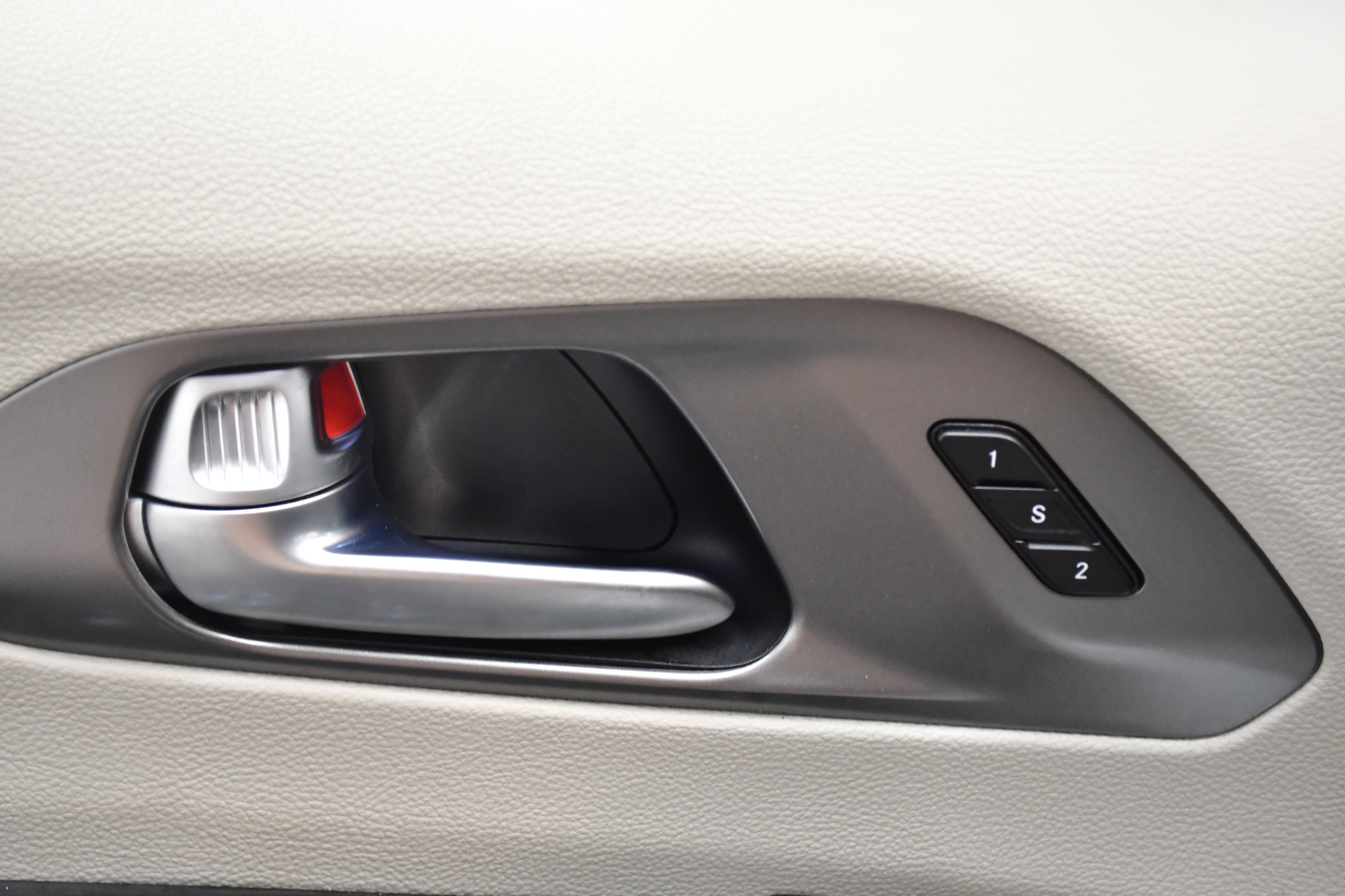 Used 2023 Chrysler Pacifica Touring-L image 33