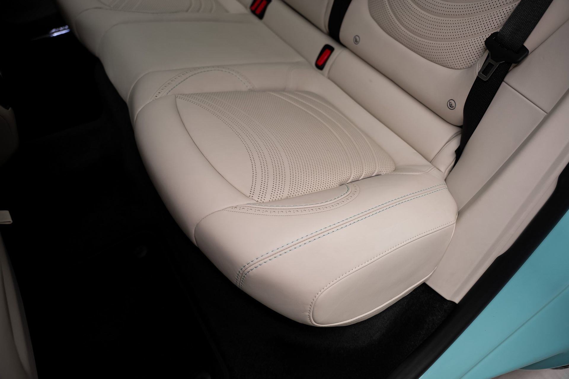 Used 2023 Aston Martin DBX AWD/4WD image 57