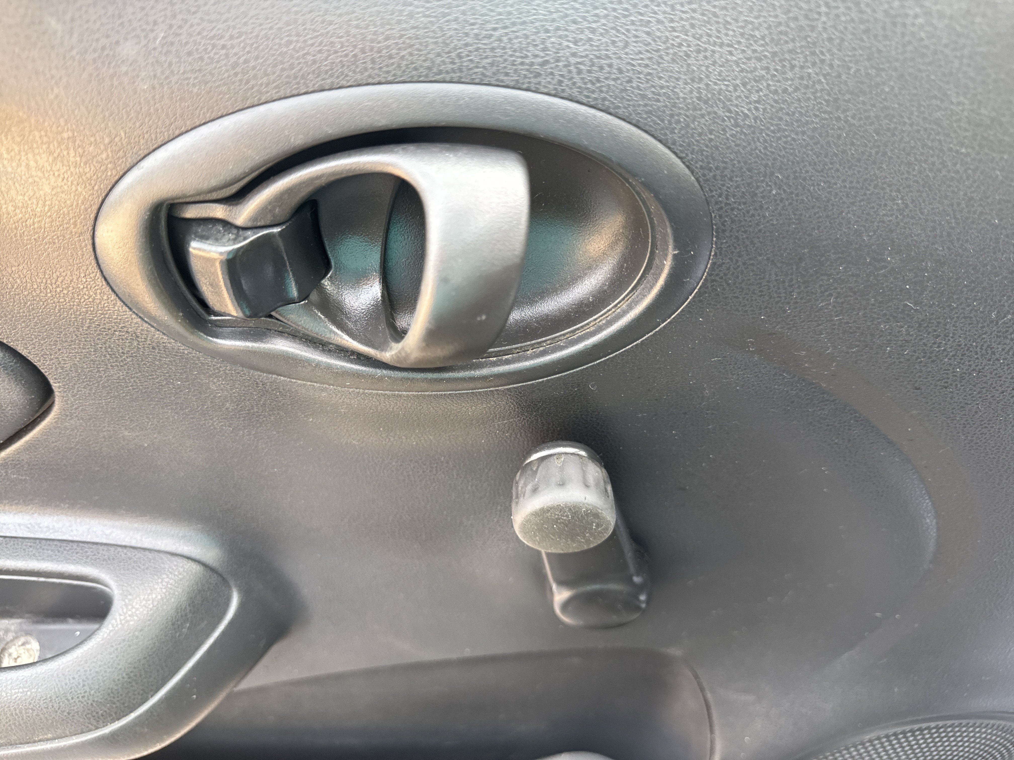 Used 2017 Nissan Versa S Plus FWD image 9