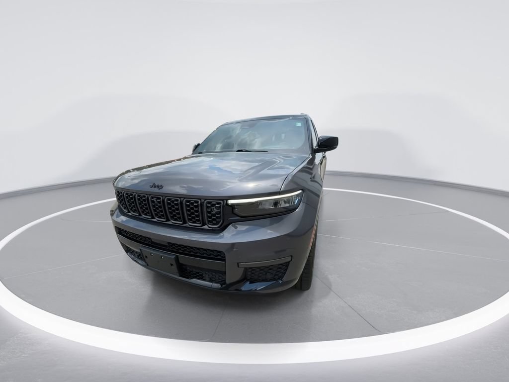 Used 2024 Jeep Grand Cherokee L Summit w/ Advanced Protech Group IV AWD/4WD image 4