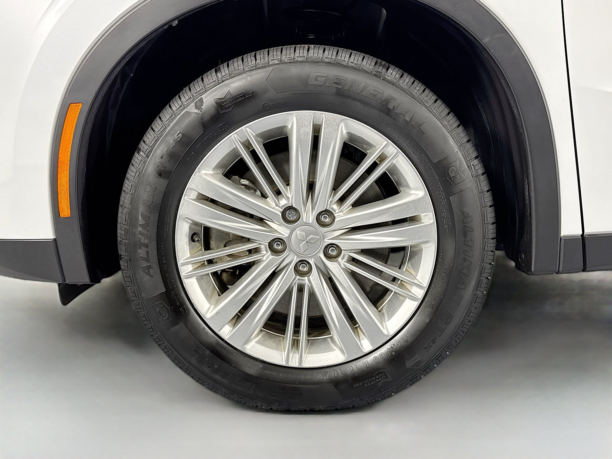Used 2023 Mitsubishi Outlander ES FWD image 29