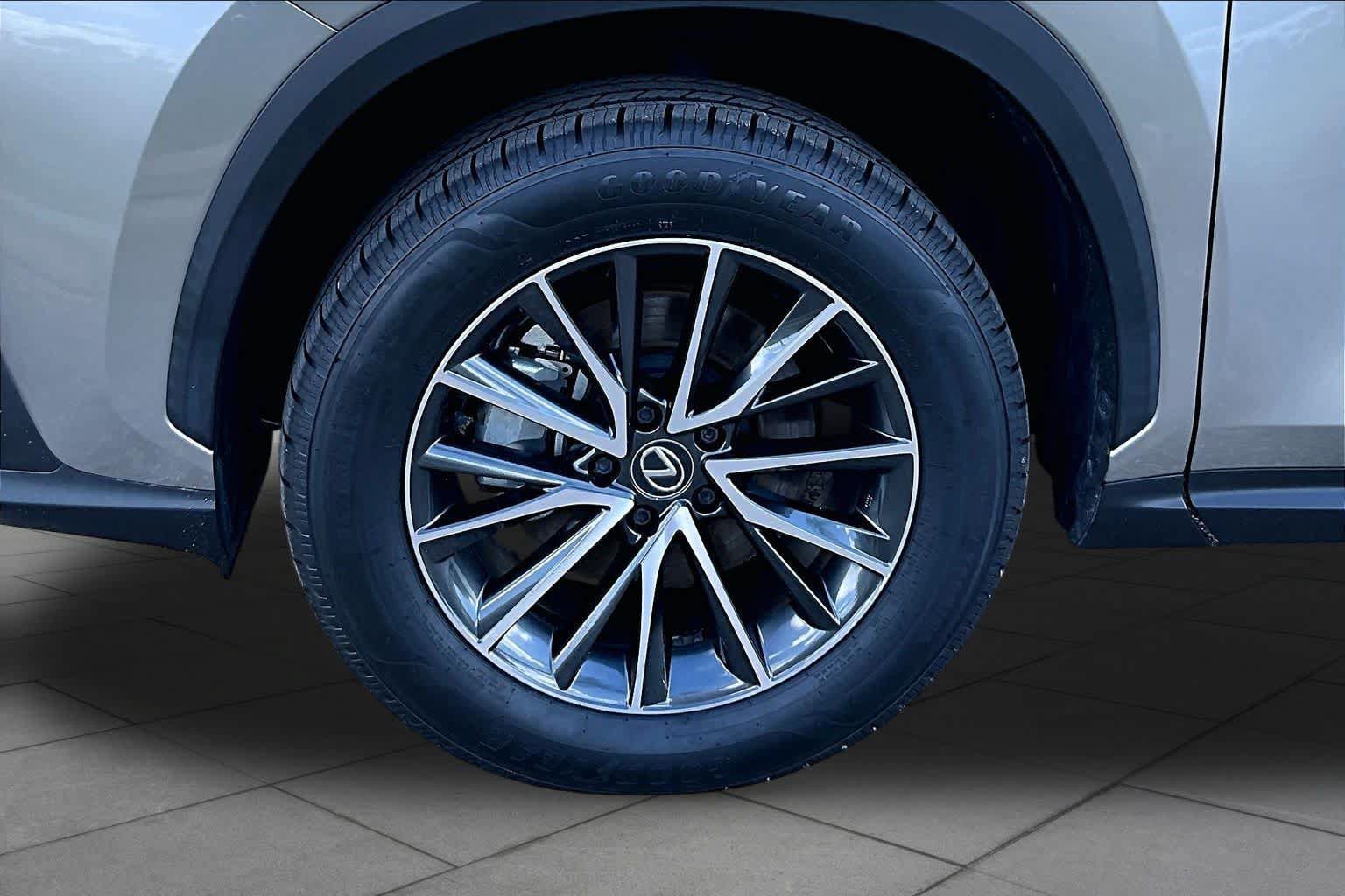 Used 2024 Lexus NX 350h AWD image 11