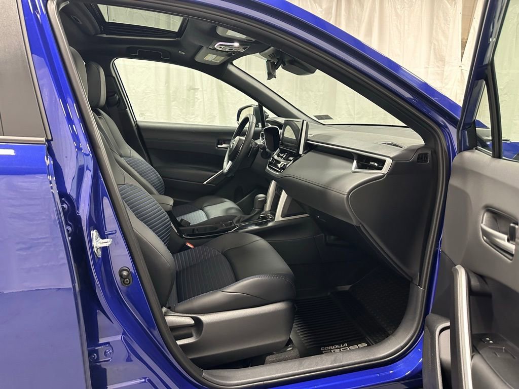 Used 2025 Toyota Corolla Cross XSE w/ Convenience Package image 56