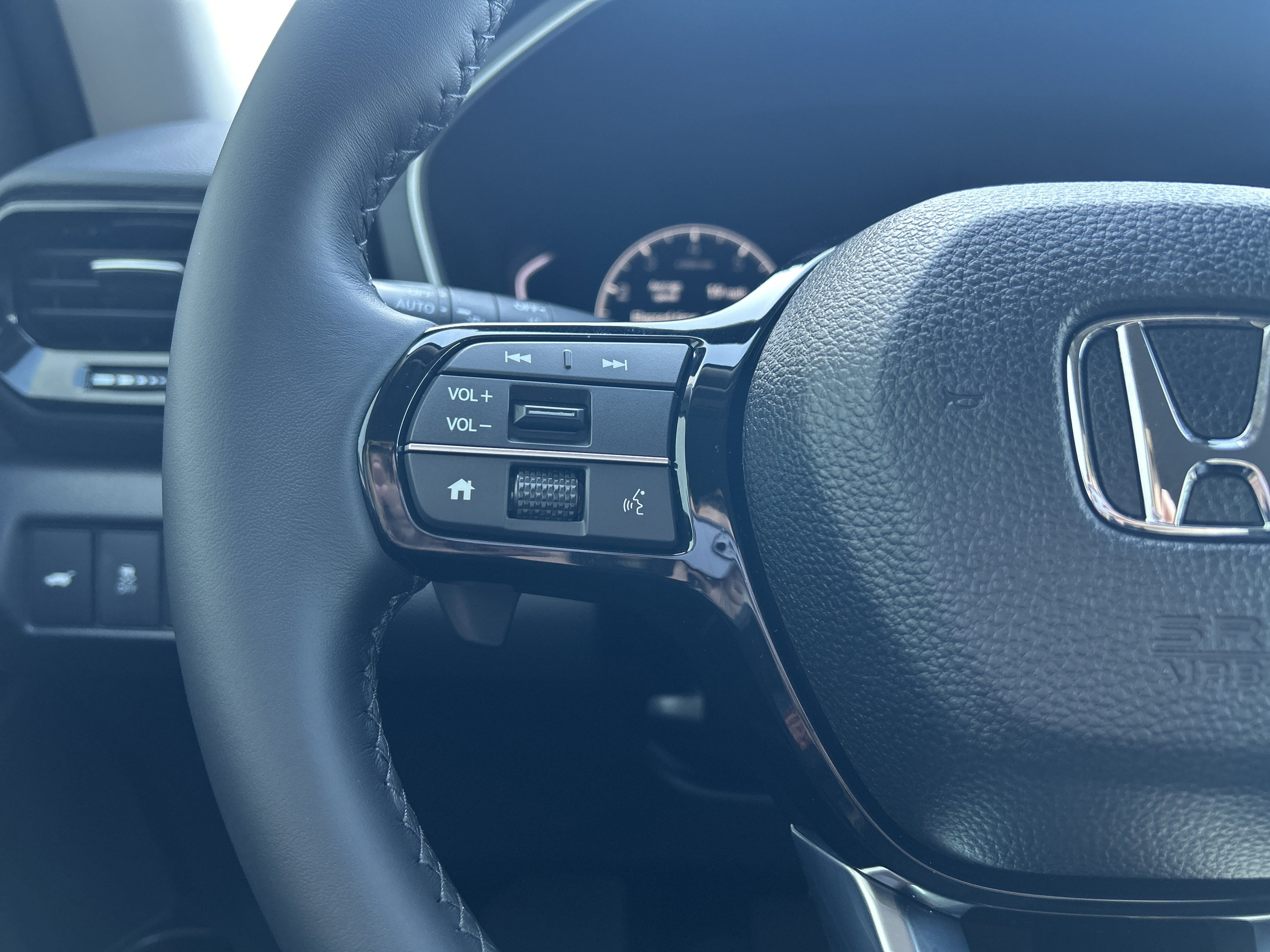 Used 2025 Honda Pilot EX-L image 9