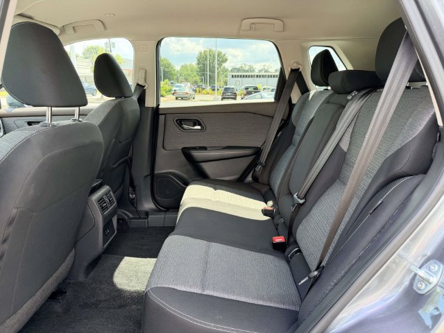 Used 2023 Nissan Rogue SV AWD/4WD image 13