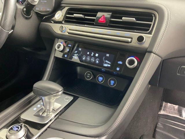 Used 2025 Genesis G70 2.5T image 11