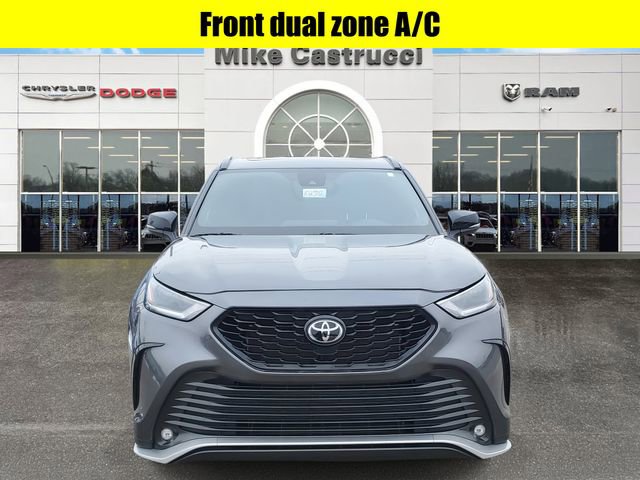 Used 2023 Toyota Highlander XSE image 2