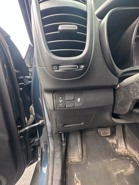 Used 2017 Kia Soul + FWD image 12