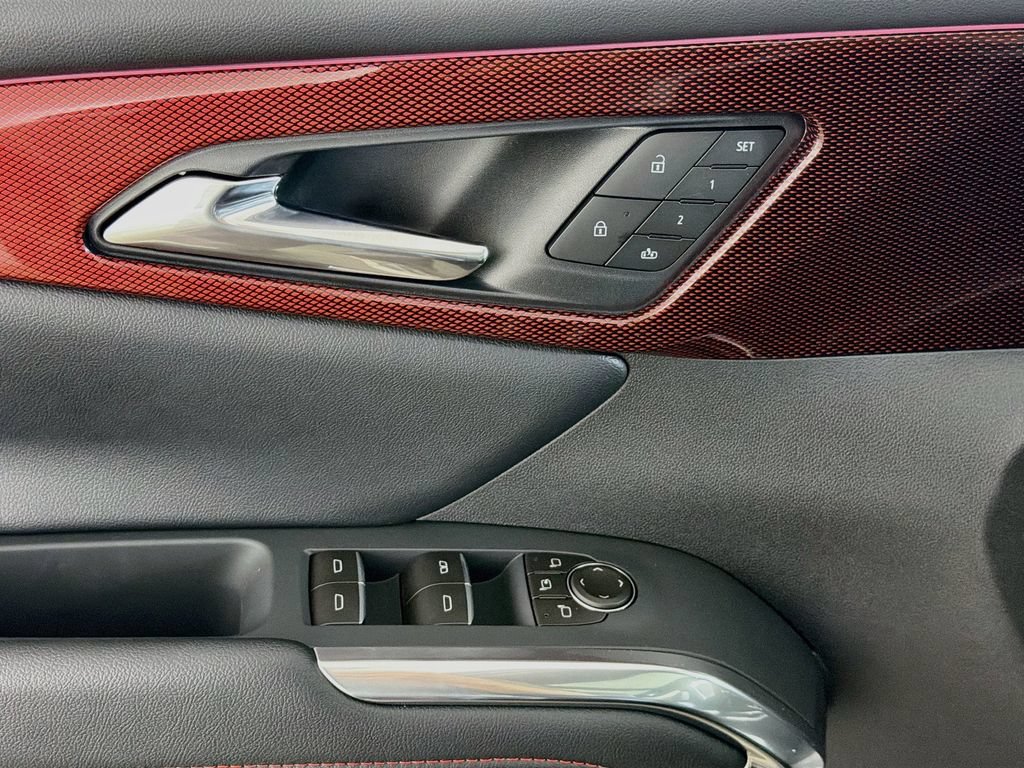 New 2026 Chevrolet Traverse RS w/ LPO, Floor Liner Package AWD/4WD image 17