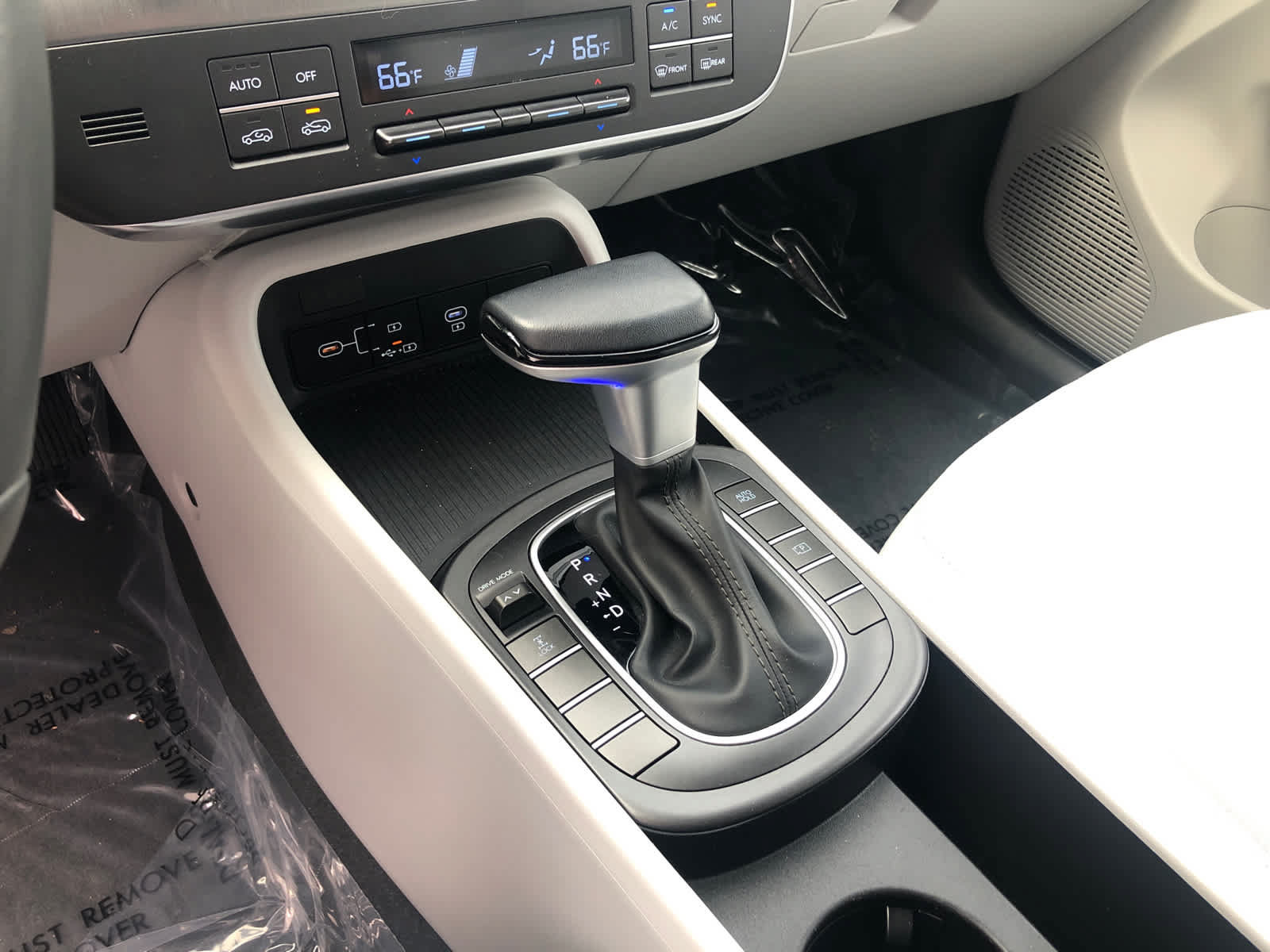 Certified 2025 Hyundai Kona SEL AWD/4WD image 15