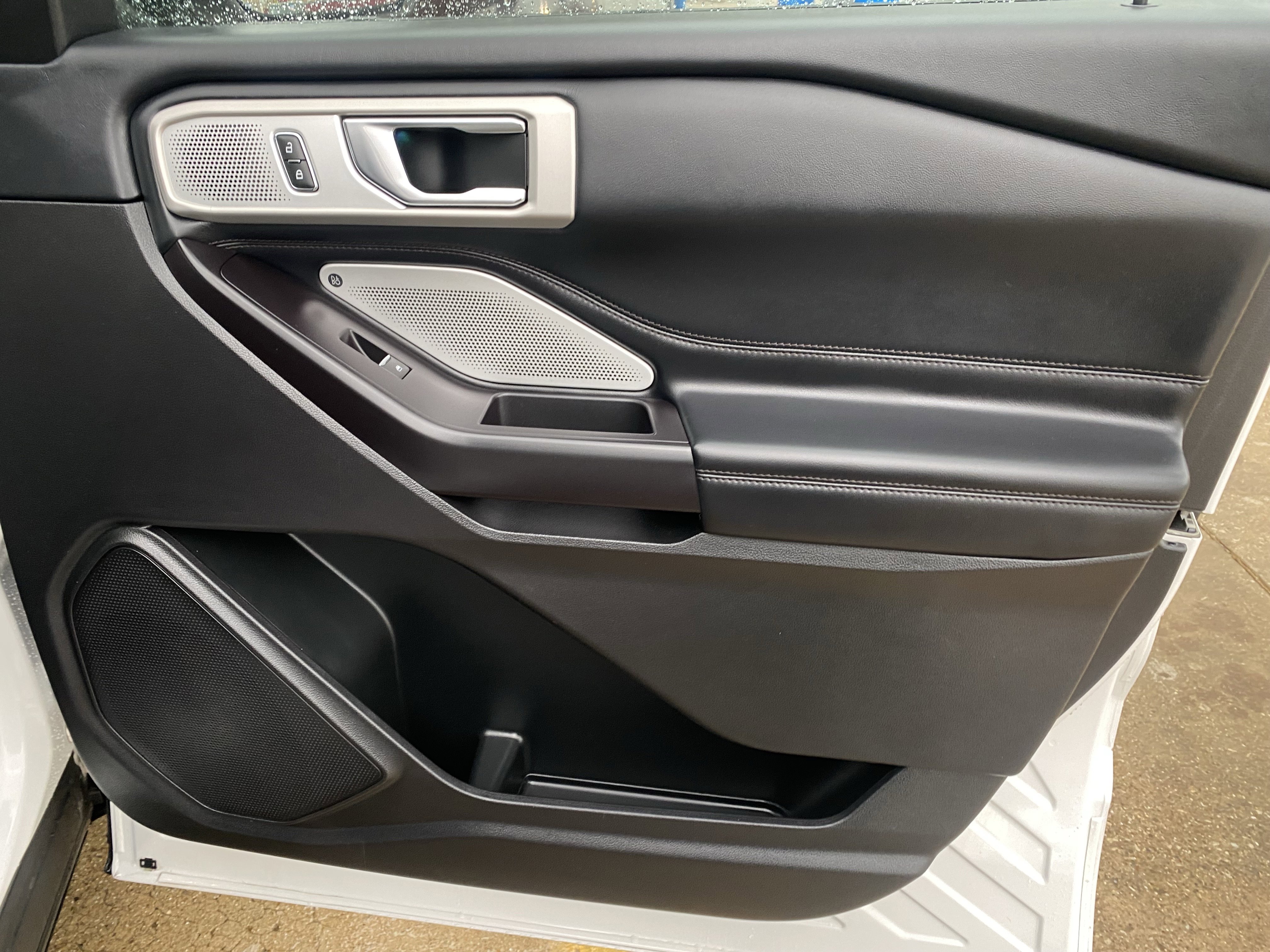 Used 2020 Ford Explorer Platinum w/ Premium Technology Package AWD/4WD image 4