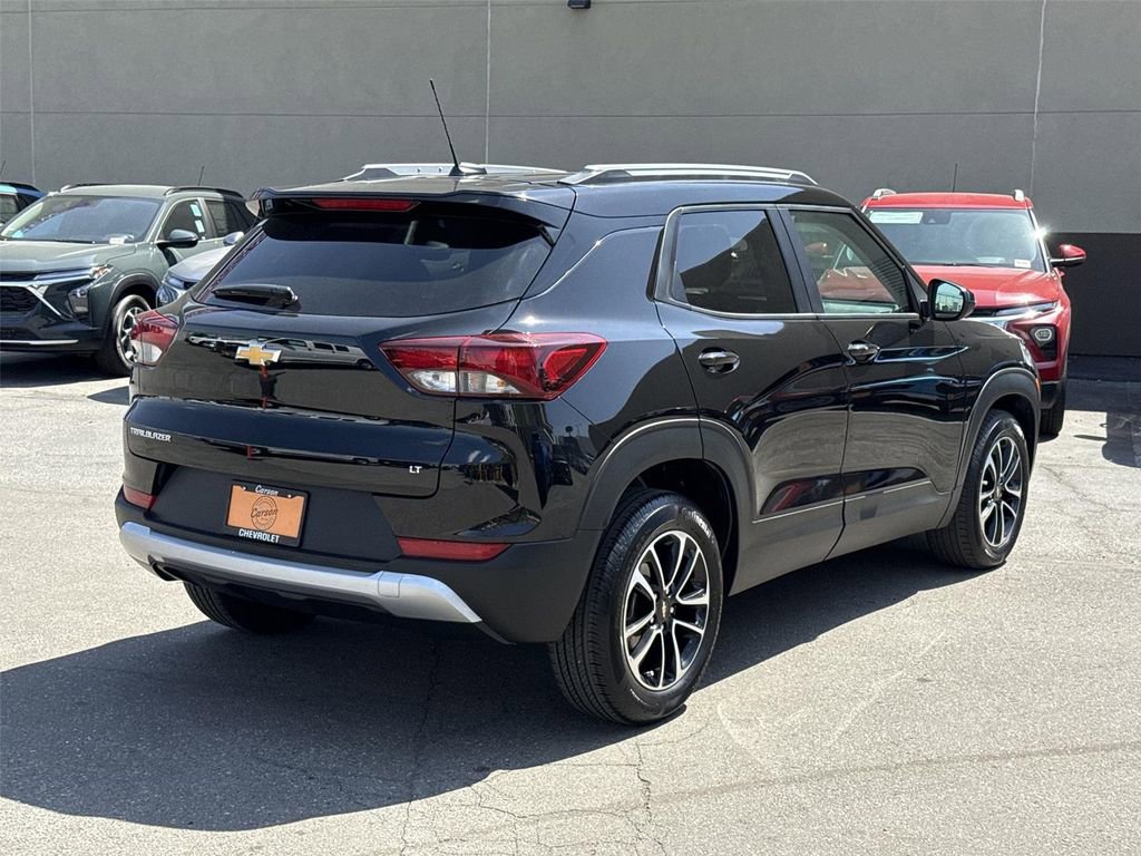 Used 2025 Chevrolet TrailBlazer LT FWD image 3