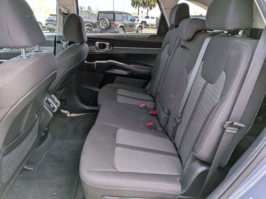 Used 2022 Kia Sorento LX FWD image 17
