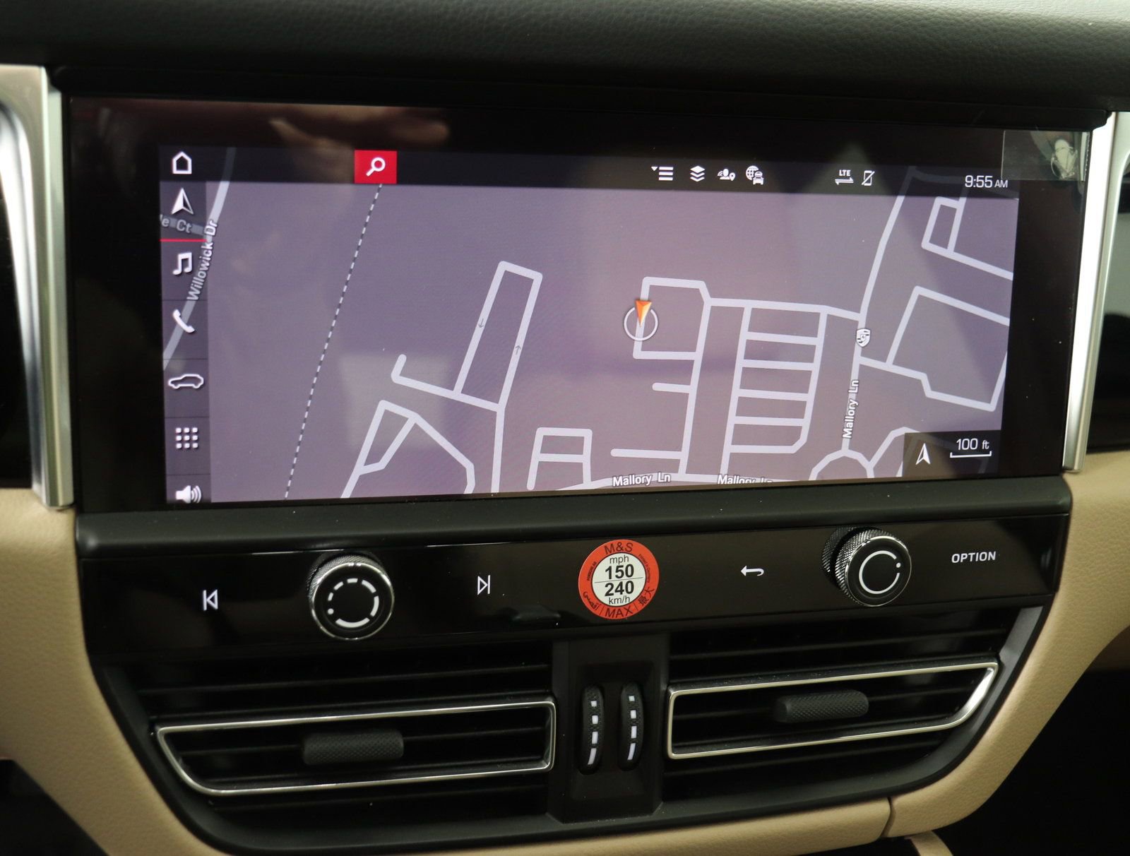 Used 2025 Porsche Macan image 32