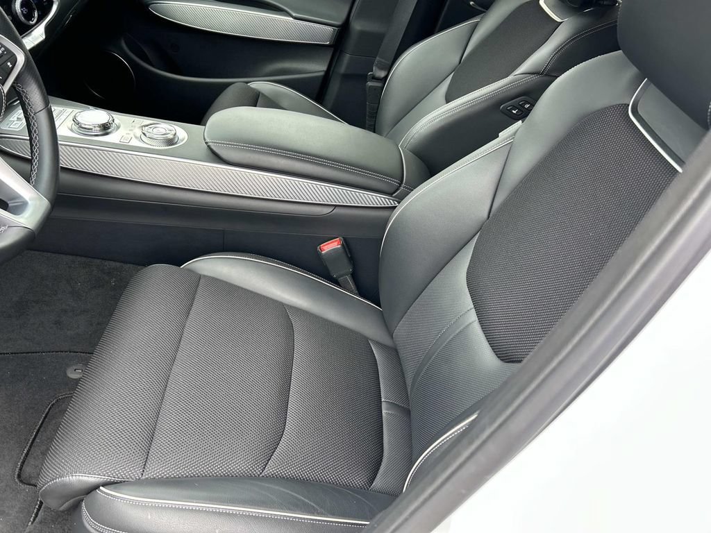 Used 2025 Genesis GV70 3.5T Sport AWD/4WD image 17