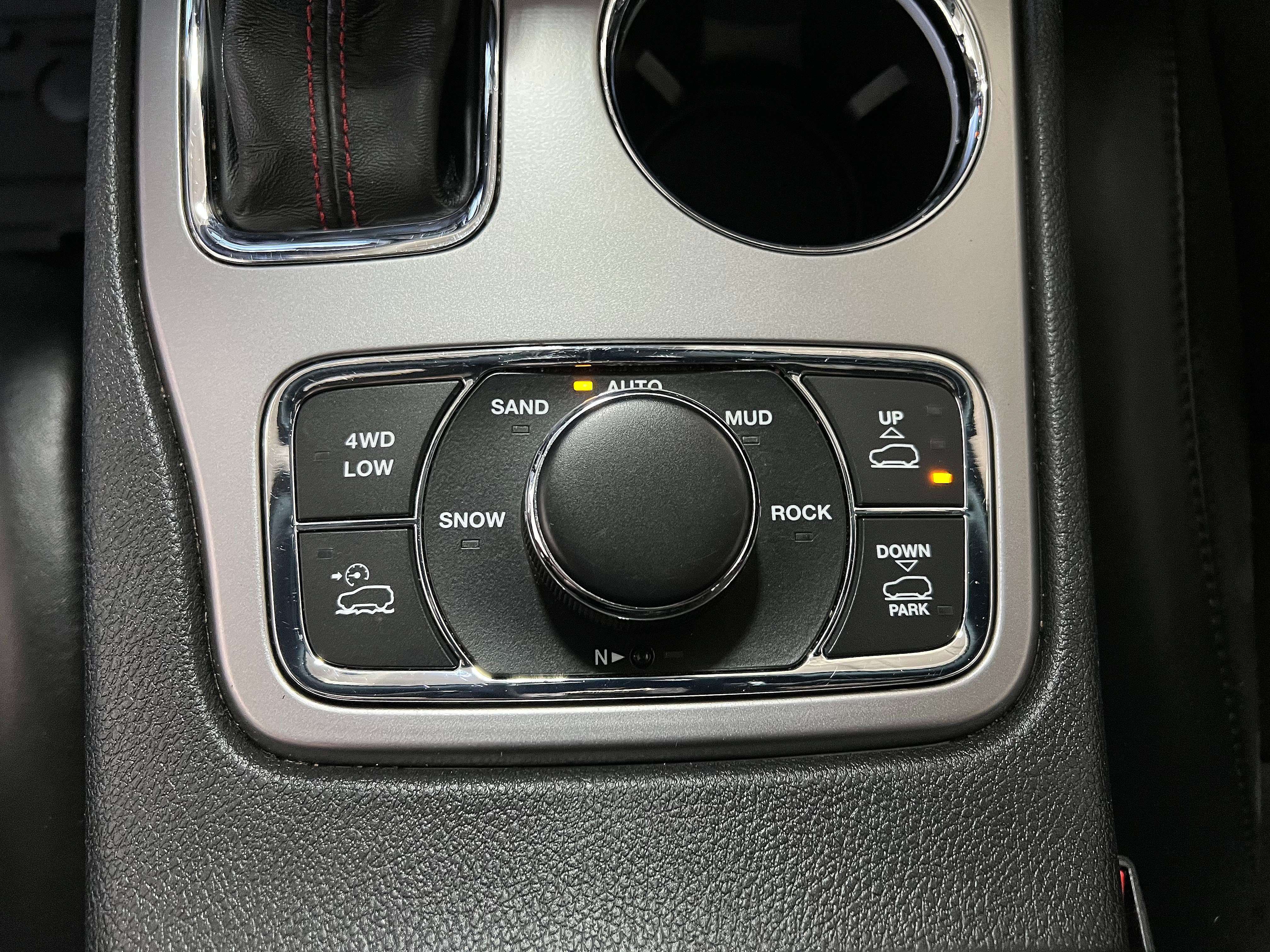 Used 2020 Jeep Grand Cherokee Trailhawk w/ Premium Lighting Group AWD/4WD image 16