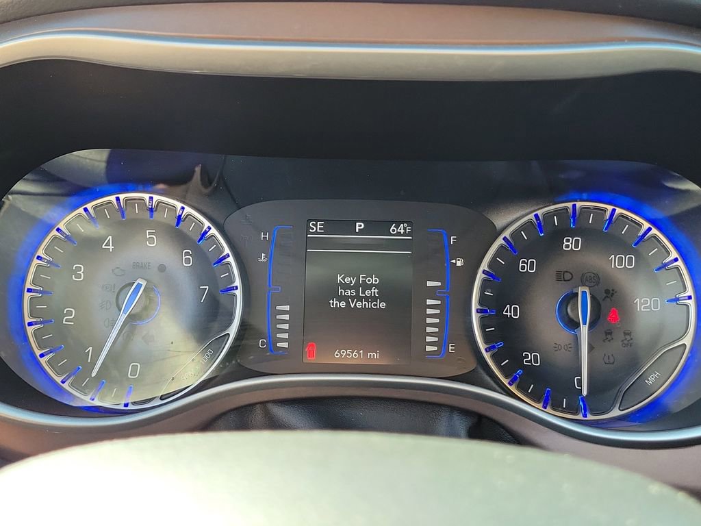 Used 2022 Chrysler Voyager LX image 24