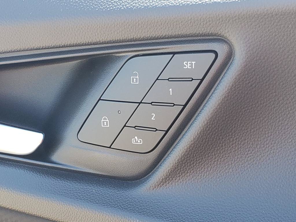 New 2026 Chevrolet Equinox RS w/ Convenience Package III FWD image 33
