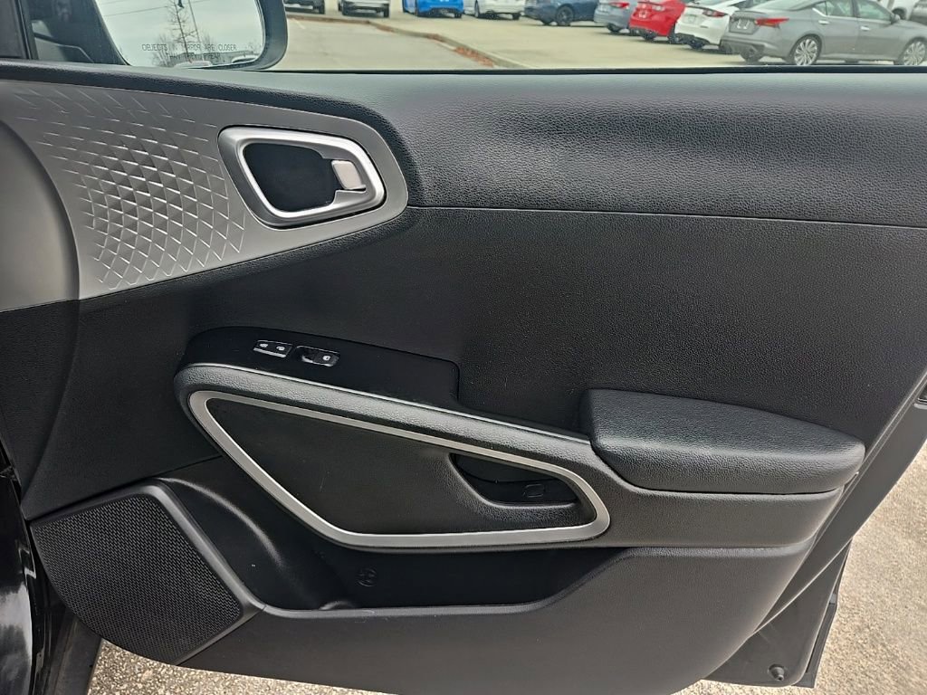 Used 2024 Kia Soul LX w/ Option Group 015 image 32