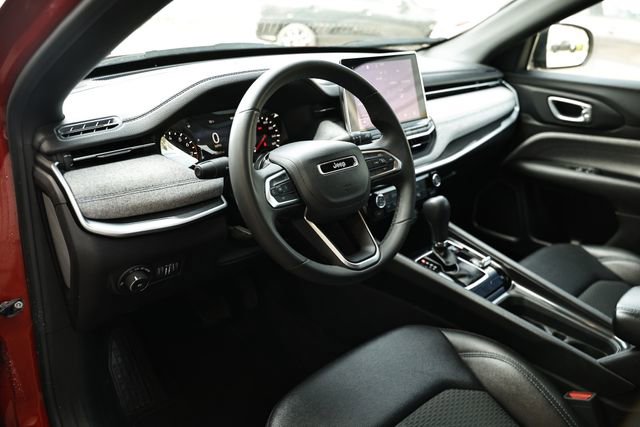 Used 2024 Jeep Compass Latitude image 19