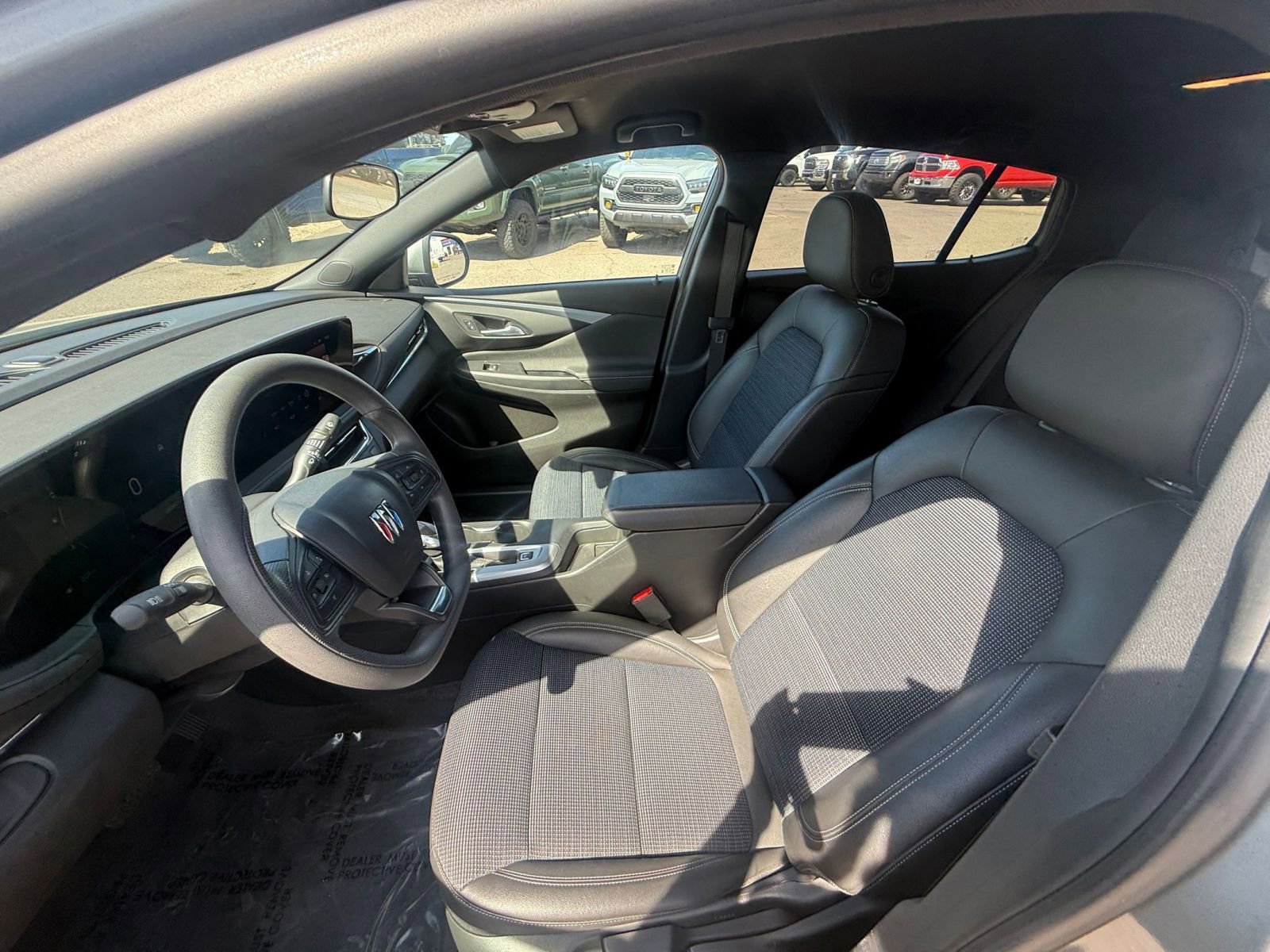 Used 2025 Buick Envista Preferred image 27