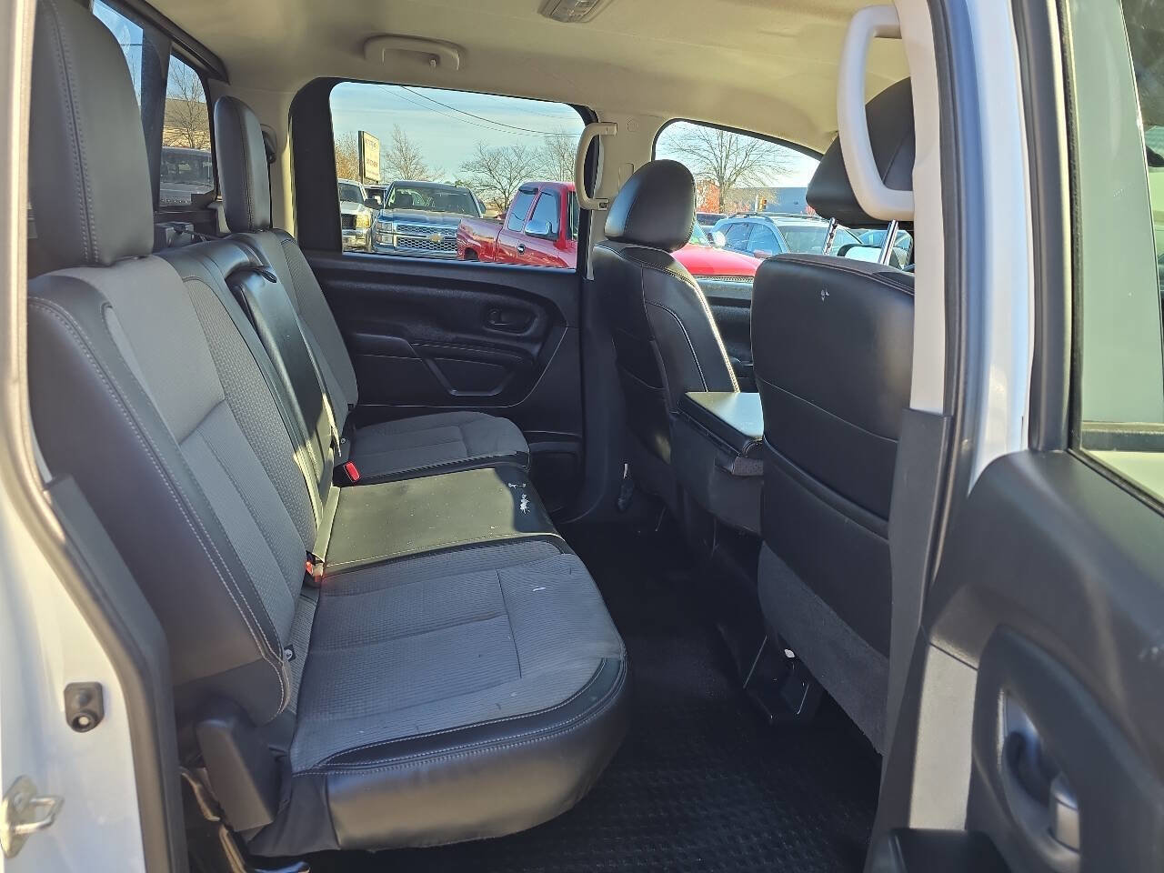 Used 2017 Nissan Titan S image 19